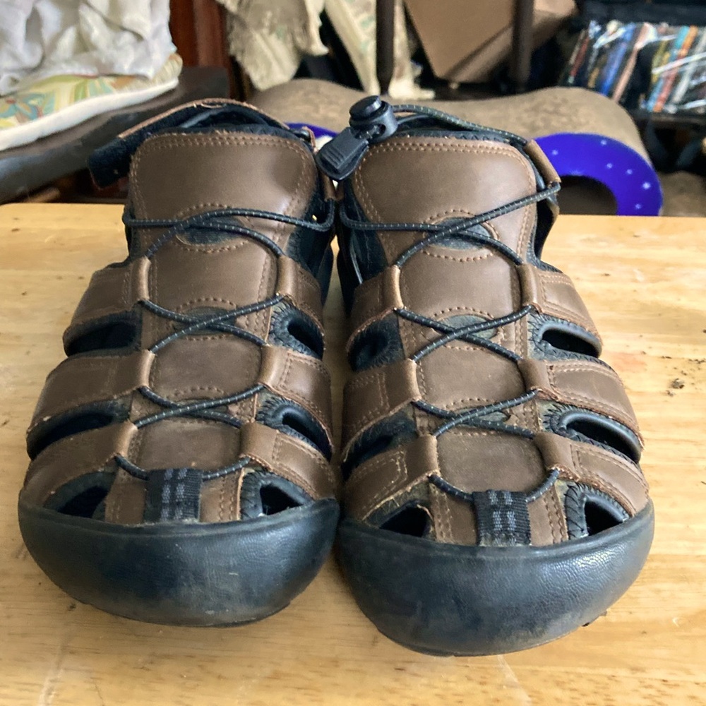 Khombu Travis Men's Sz 8M Closed Toe Active Brown 1179295  Fisherman Sandals